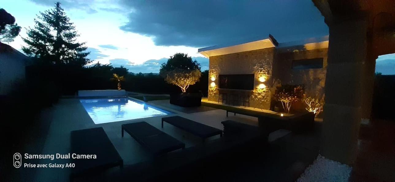 La Parenthese Hotel Auberives-sur-Vareze Exterior foto