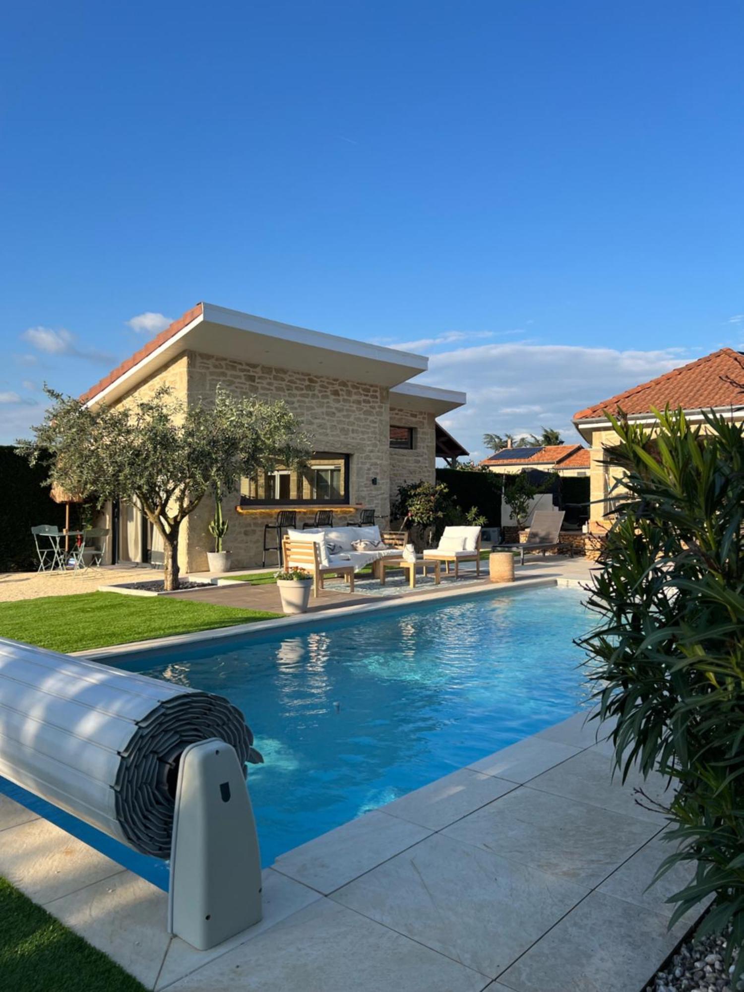 La Parenthese Hotel Auberives-sur-Vareze Exterior foto